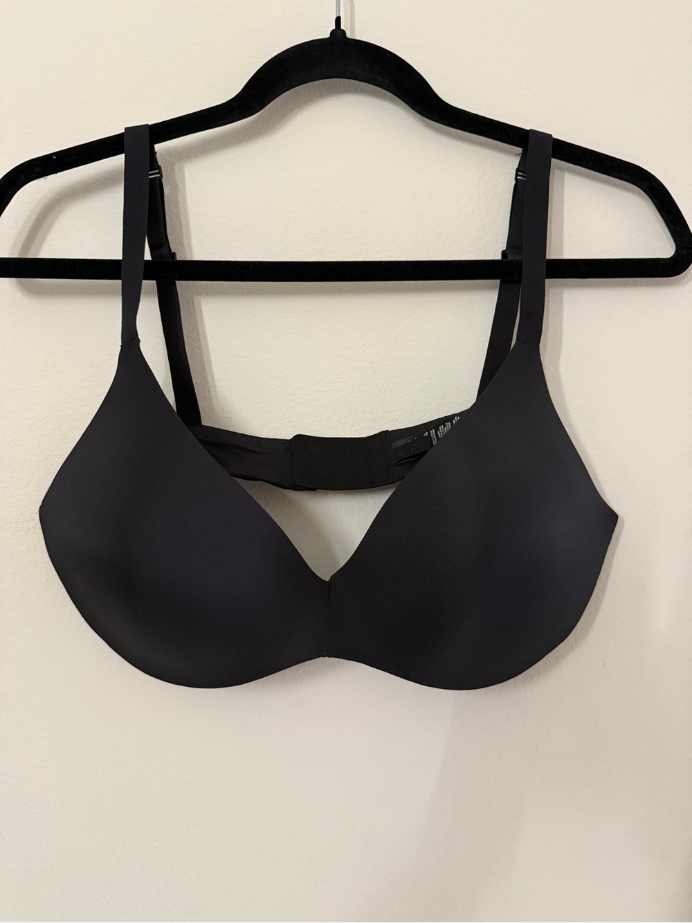 Skims wireless push up plunge bra